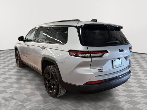 Used 2023 Jeep Grand Cherokee L Laredo image 6