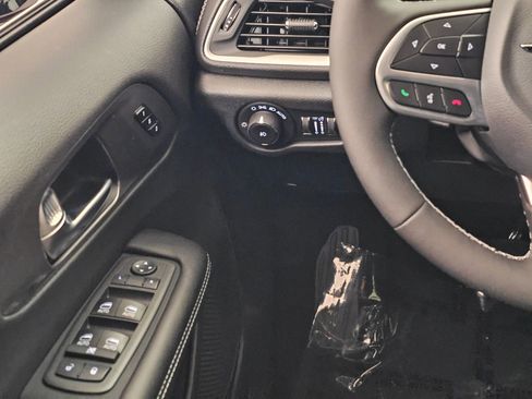 New 2026 Chrysler Pacifica Select image 19