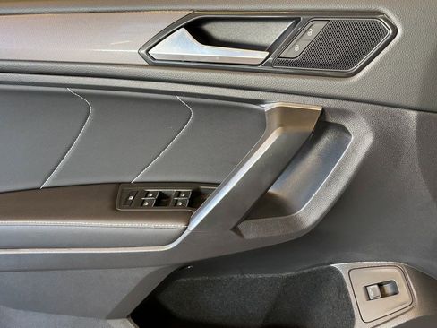 Used 2024 Volkswagen Tiguan SE image 20