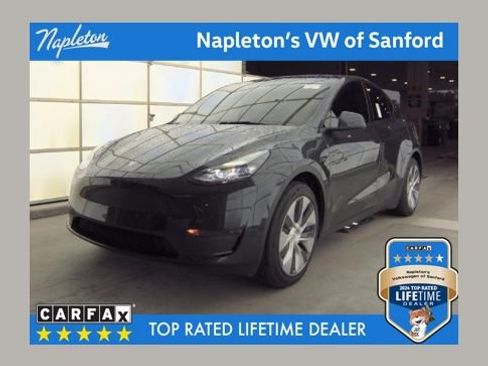 Used 2024 Tesla Model Y Long Range RWD image 1