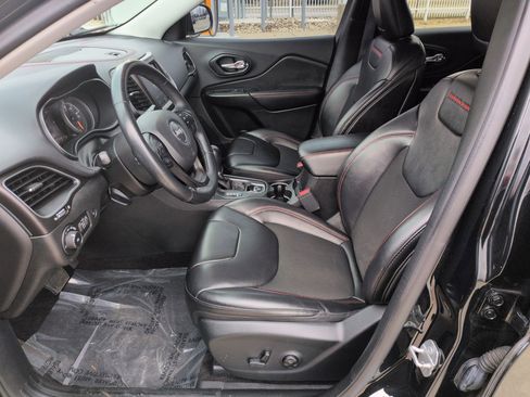 Used 2019 Jeep Cherokee Trailhawk w/ Comfort/Convenience Group image 11