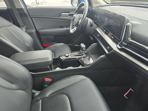 Used 2025 Kia Sportage EX FWD image 12