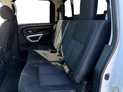 Used 2017 Nissan Titan SV image 11