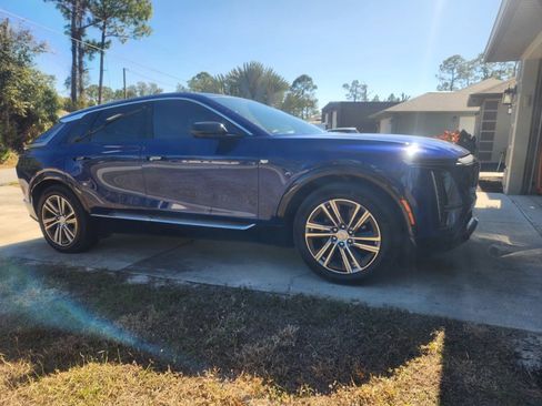 Used 2024 Cadillac Lyriq Luxury image 2