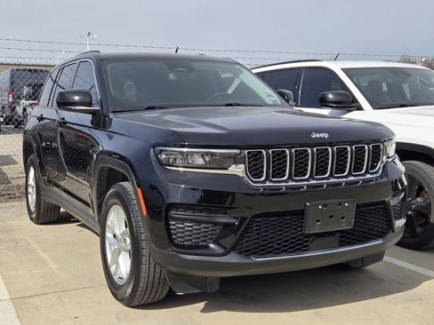 Certified 2023 Jeep Grand Cherokee Laredo w/ Luxury Tech Group I image 1
