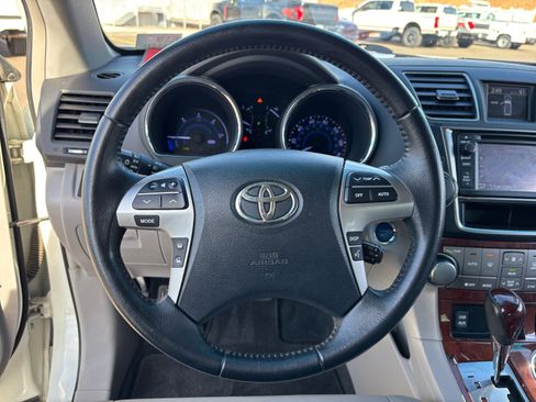 Used 2013 Toyota Highlander Limited image 9