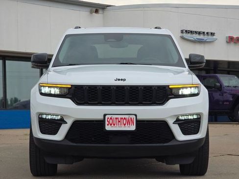 Certified 2023 Jeep Grand Cherokee Limited w/ Black Appearance Package AWD/4WD image 2