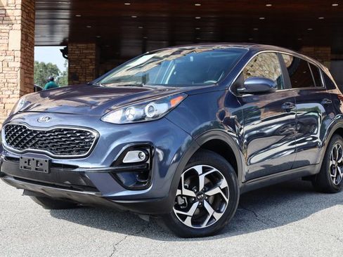 Used 2022 Kia Sportage LX image 2