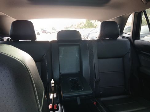 Used 2021 Volkswagen Atlas Cross Sport SE w/ Panoramic Sunroof Package FWD image 25