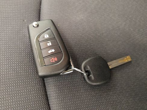 Used 2022 Toyota Corolla LE FWD image 32