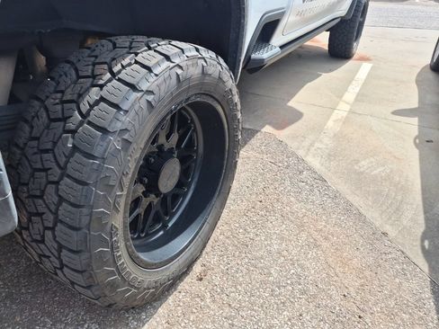 Used 2024 GMC Sierra 2500 AT4X AWD/4WD image 16