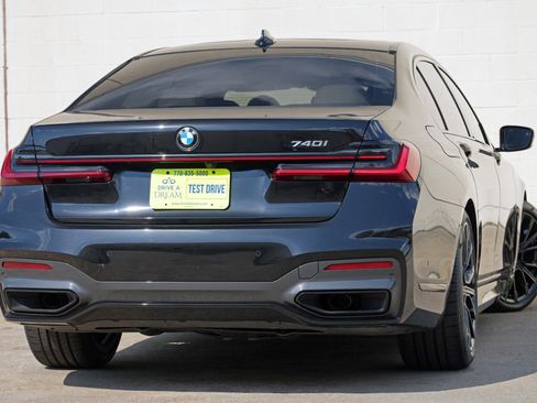 Used 2021 BMW 740i w/ M Sport Package RWD image 5