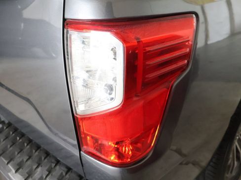 Used 2017 Nissan Titan SL image 29