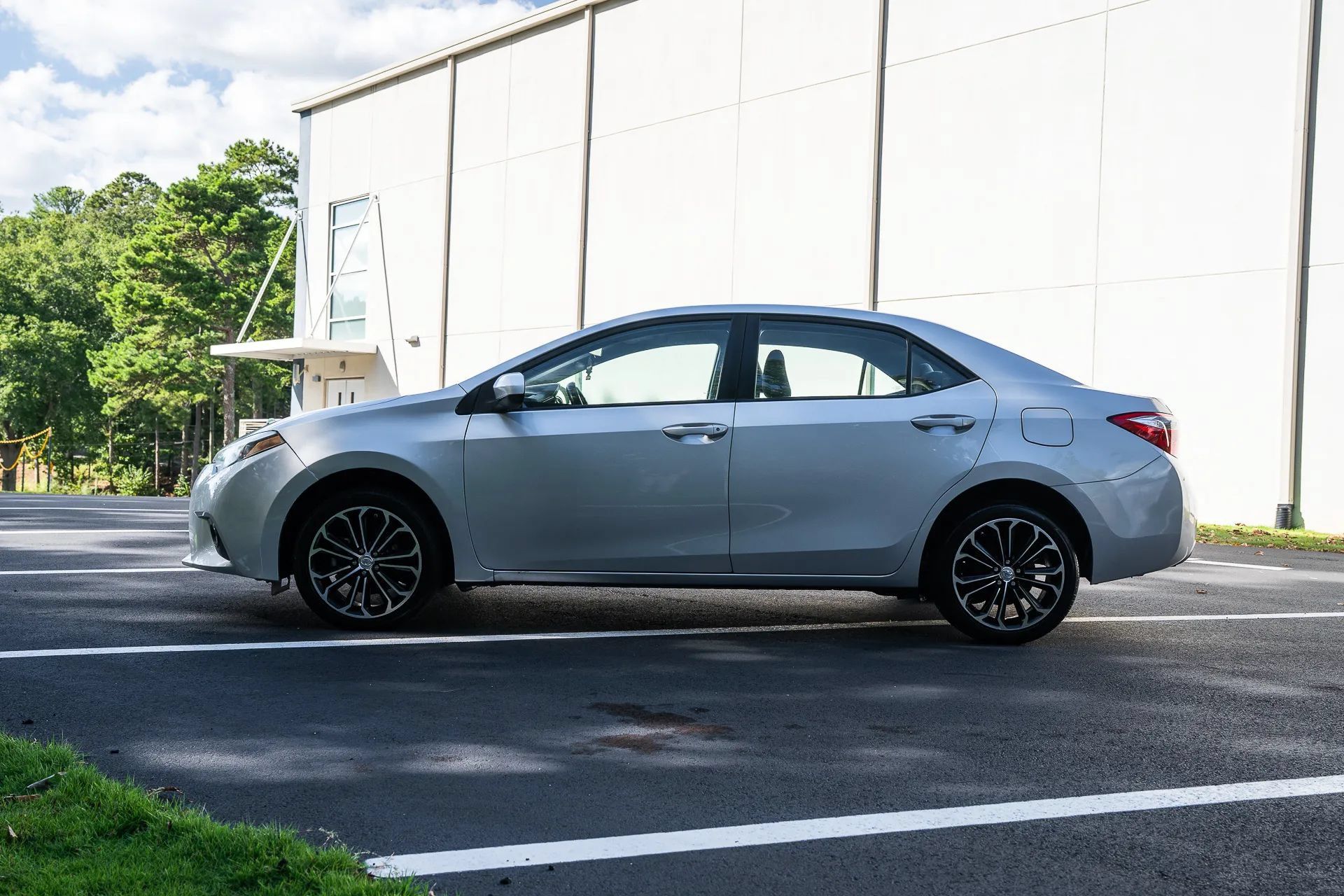 Used 2016 Toyota Corolla LE FWD image 4