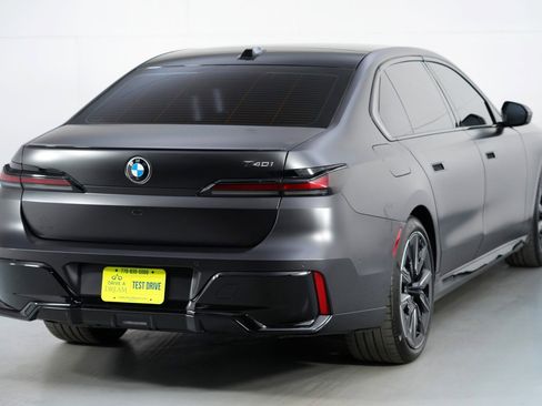 Used 2025 BMW 740i w/ Premium Package image 65