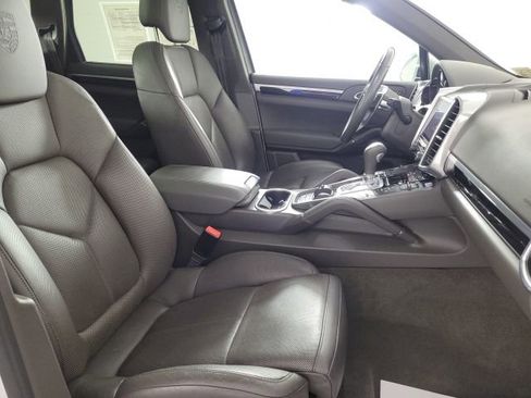 Used 2017 Porsche Cayenne Platinum Edition AWD/4WD image 26