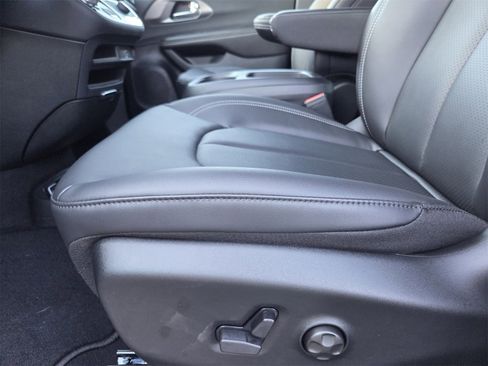 New 2026 Chrysler Pacifica Select image 11