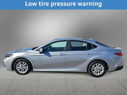 Used 2025 Toyota Camry LE image 7