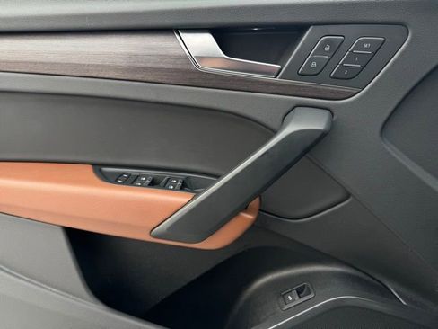 Used 2021 Audi Q5 2.0T Premium w/ Convenience Package image 11