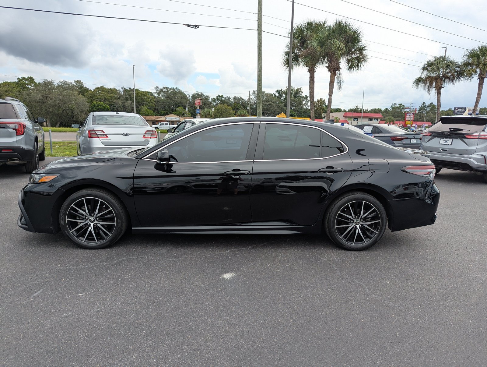 Used 2024 Toyota Camry SE w/ Convenience Package FWD image 8