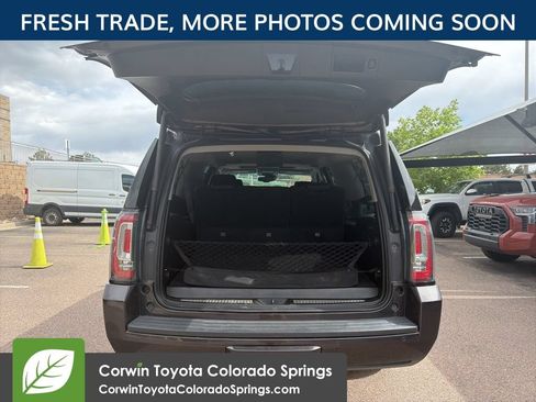 Used 2017 GMC Yukon XL SLT w/ Open Road Package AWD/4WD image 9