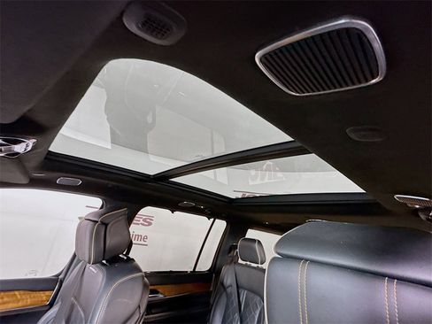 Used 2022 Jeep Grand Wagoneer Series III w/ Flexible Seating Group image 11