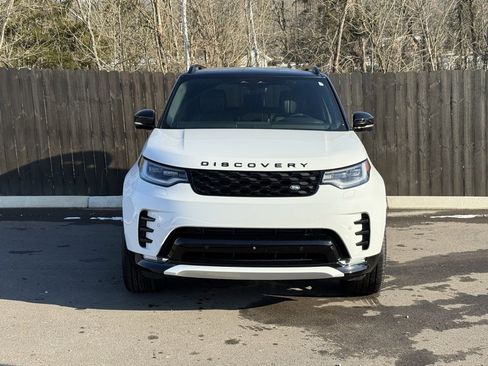 Certified 2025 Land Rover Discovery Dynamic SE image 9