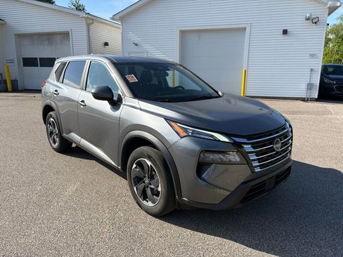 Used 2025 Nissan Rogue SV AWD/4WD image 6