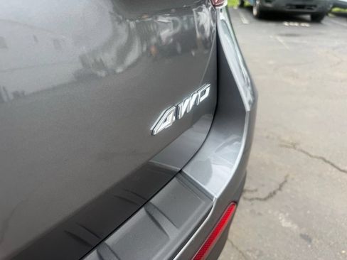 Used 2024 Ford Explorer XLT AWD/4WD image 46