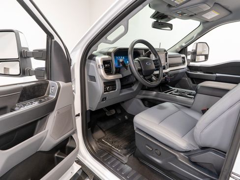 Used 2026 Ford F250 XLT w/ XLT Premium Package AWD/4WD image 13