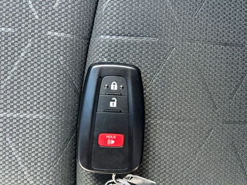 Used 2024 Toyota RAV4 XLE AWD/4WD image 31