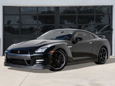 Used 2014 Nissan GT-R Black Edition image 1