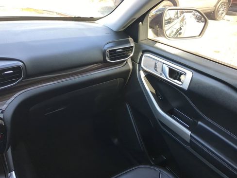 Certified 2022 Ford Explorer Limited w/ Equipment Group 301A image 17