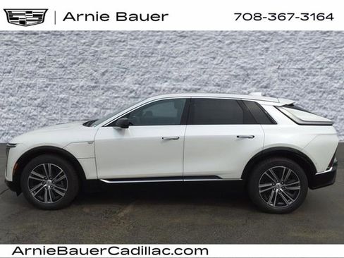 New 2025 Cadillac Lyriq Luxury image 11