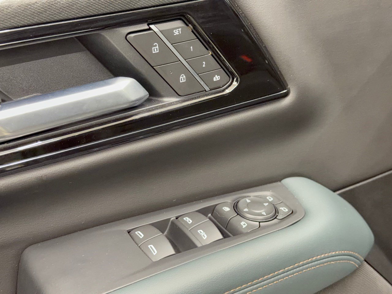 Used 2026 GMC Yukon AT4 AWD/4WD image 15