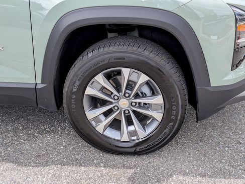 Used 2025 Chevrolet Equinox LT FWD image 10