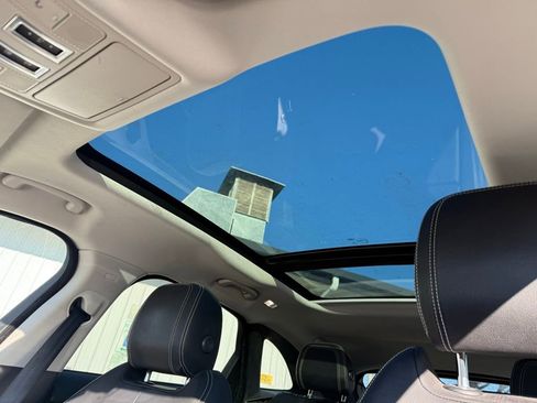 Used 2018 Jaguar F-PACE R-Sport image 13