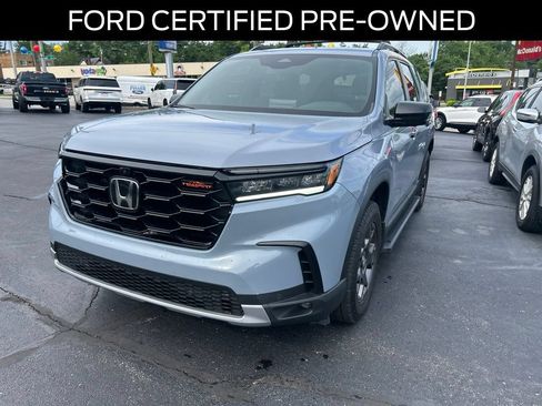 Used 2024 Honda Pilot TrailSport image 2