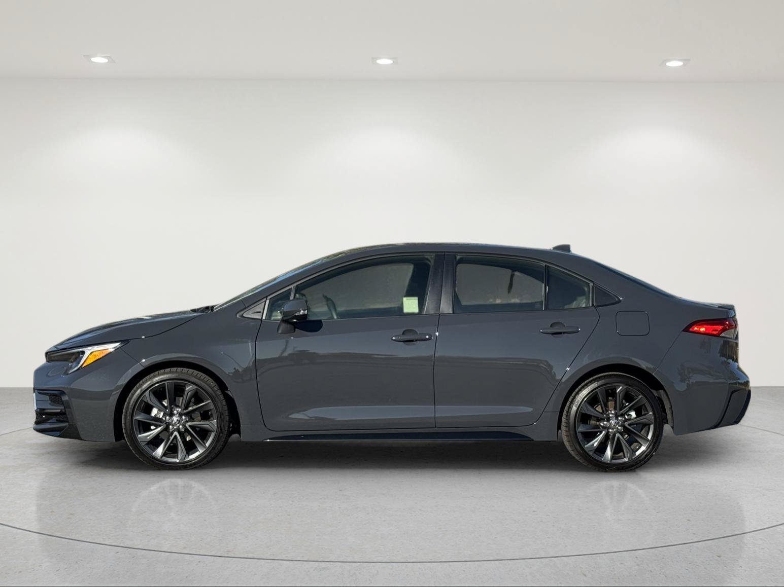 Used 2026 Toyota Corolla SE FWD image 3