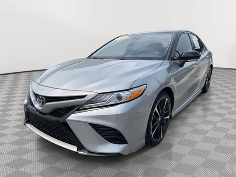 Used 2020 Toyota Camry XSE FWD image 11