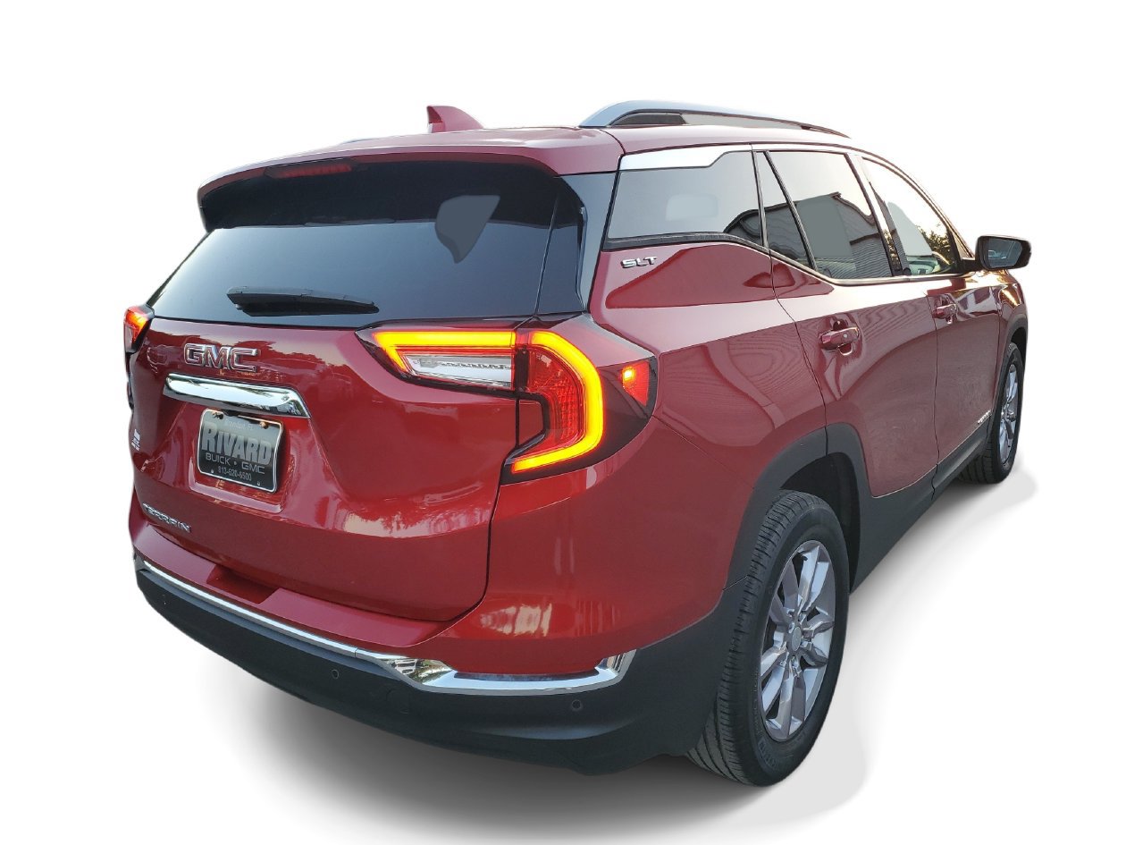 Used 2024 GMC Terrain SLT w/ Infotainment Package II FWD image 4