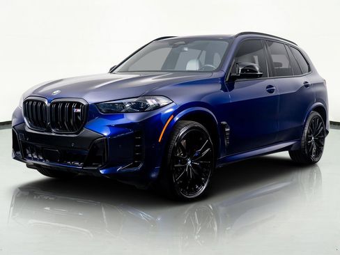 Used 2025 BMW X5 M60i w/ Premium Essential Package image 21