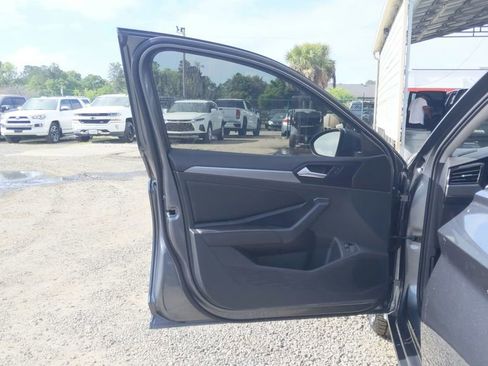 Used 2023 Volkswagen Jetta SE FWD image 15