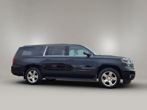 Used 2015 Chevrolet Suburban LT image 9