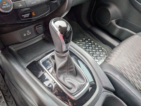 Used 2019 Nissan Rogue SV FWD image 17