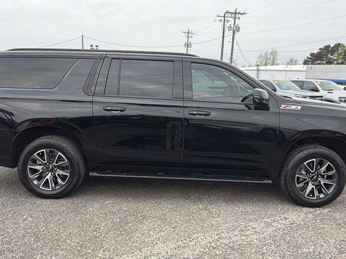Certified 2024 Chevrolet Suburban Z71 w/ Luxury Package AWD/4WD image 4