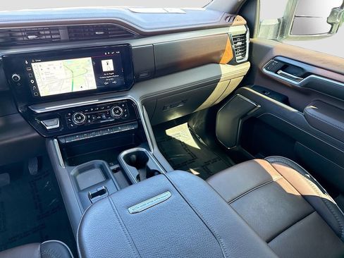 Used 2024 GMC Sierra 2500 Denali w/ Denali Reserve Package AWD/4WD image 28