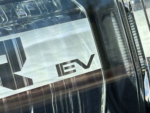 Used 2025 GMC Hummer EV 2X image 46