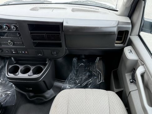 Used 2022 Chevrolet Express 3500 LS image 22