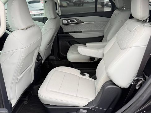 Used 2025 Ford Explorer Platinum w/ LUX Leather Package AWD/4WD image 11